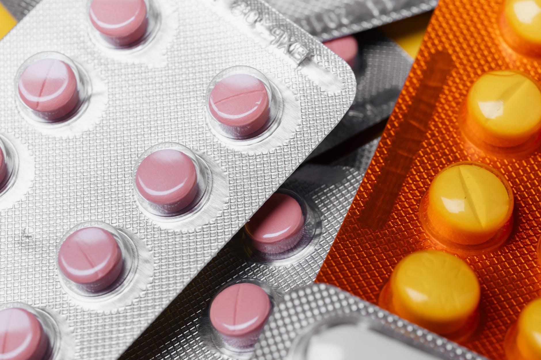 close up photo of pills on blister packs medikamente hausapotheke