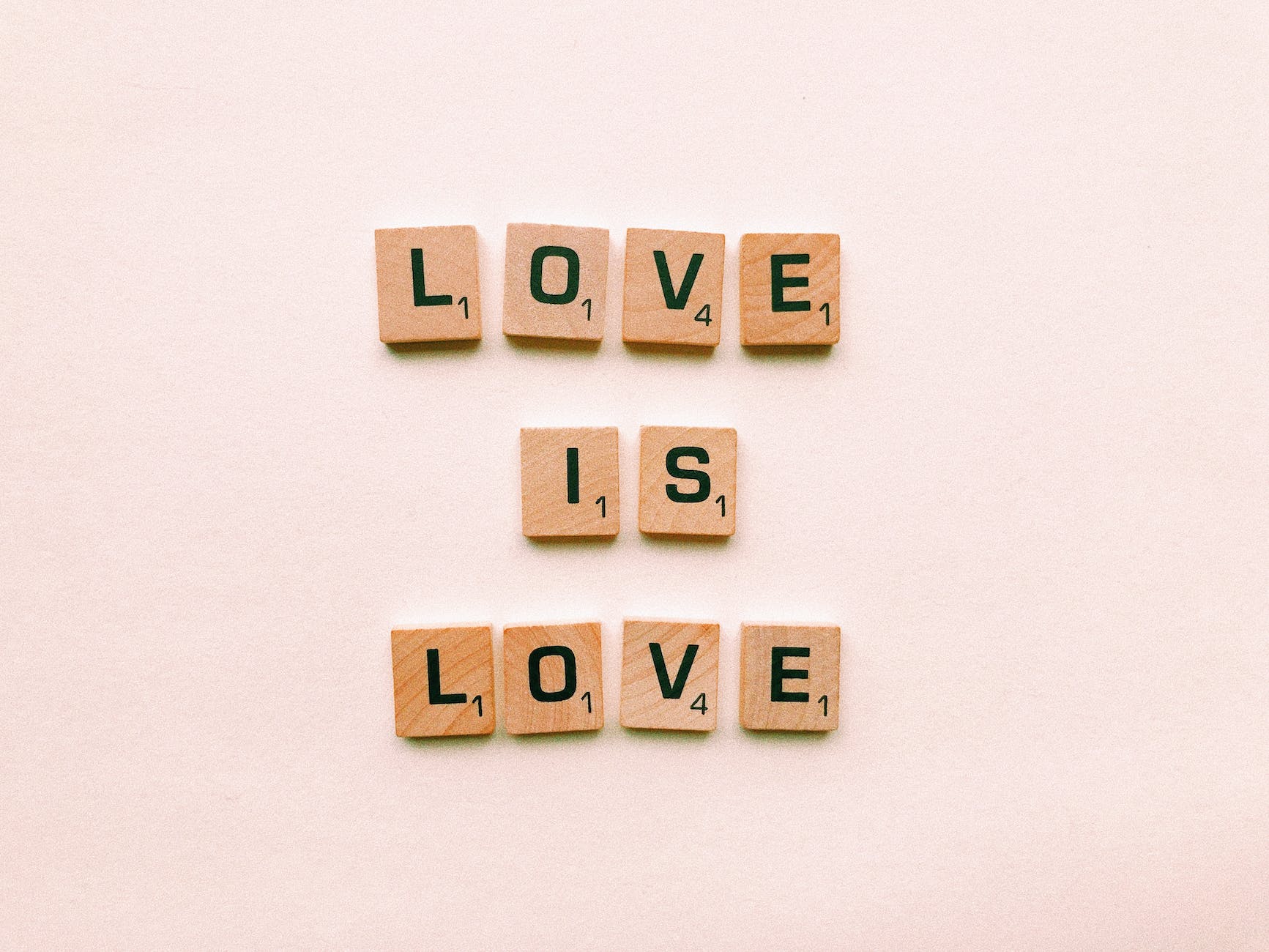 brown wooden love is lover decor woran erkennt man dass es liebe ist