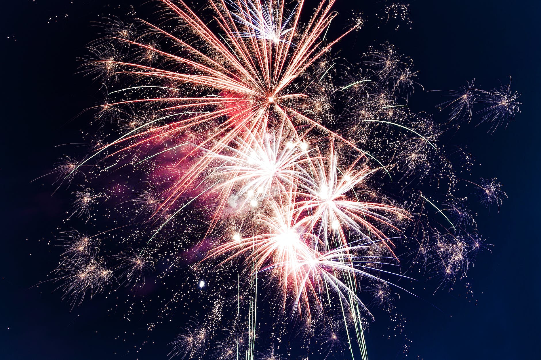 low angle photo of fireworks feuerwerk neujahrsvorsätze